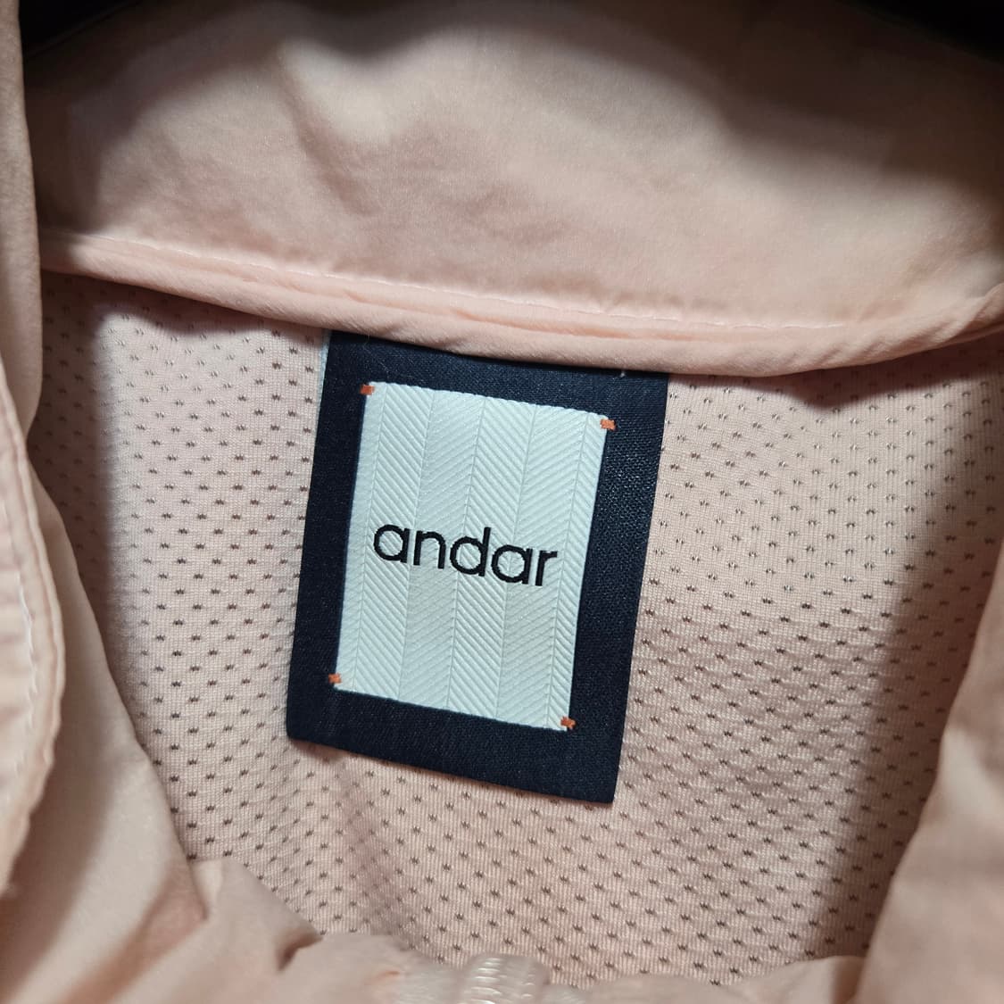 안다르 핑크 후드 바람막이 자켓  상품이미지4