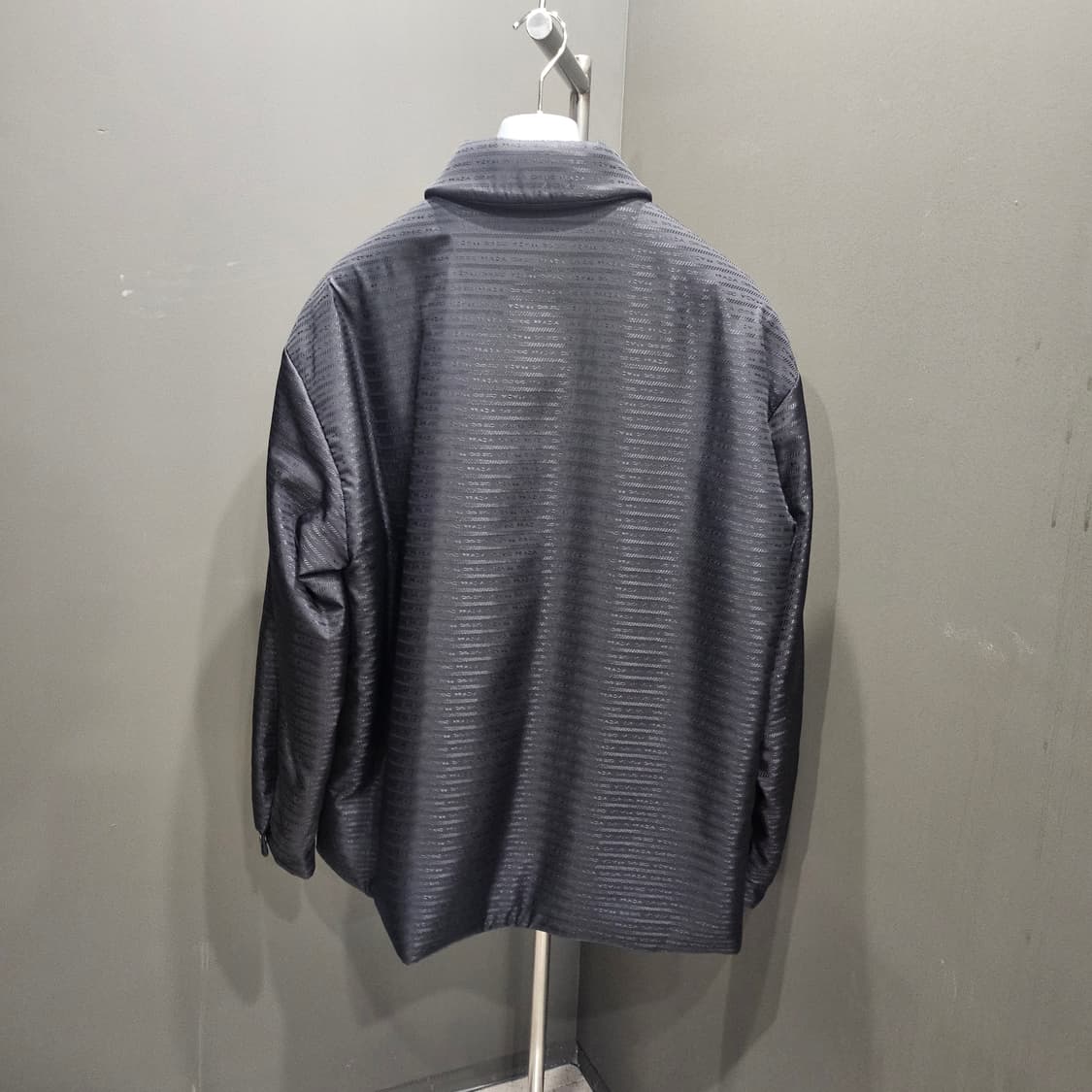 프라다 리나일론 플레이트 로고 패디드 셔츠자켓 상품이미지5