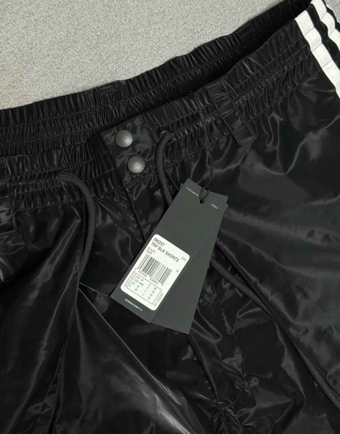 Y-3 트리플 쇼츠 (Triple Shorts Black IR6257) 상품이미지3