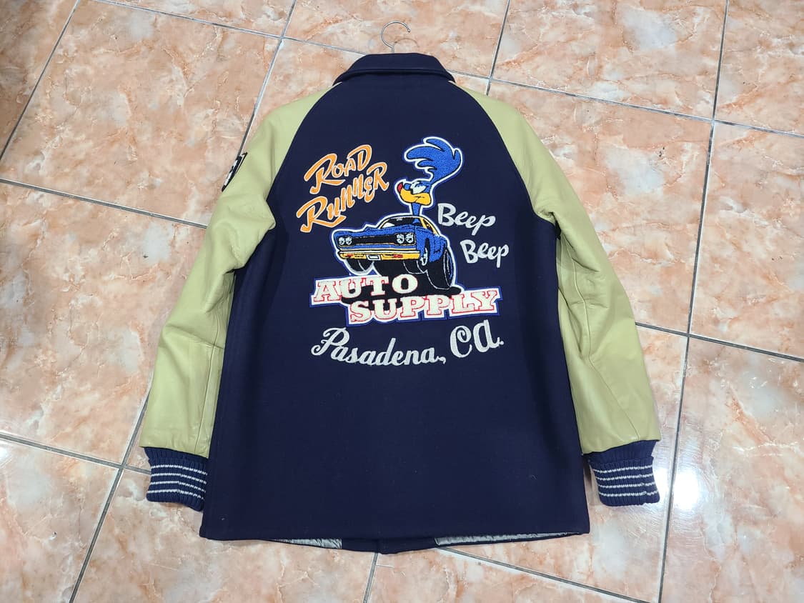 화이츠빌 x 루니툰즈 ROAD RUNNER 바시티자켓 상품이미지1