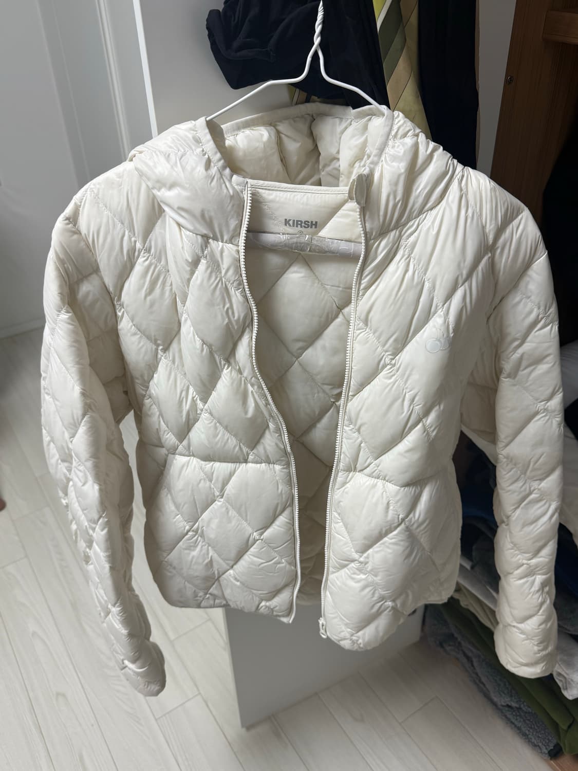 키르시 경량패딩 화이트 상품이미지1