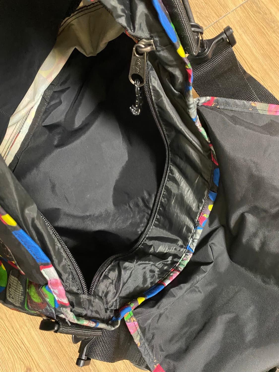 이스트팩 크로스백 상품이미지4