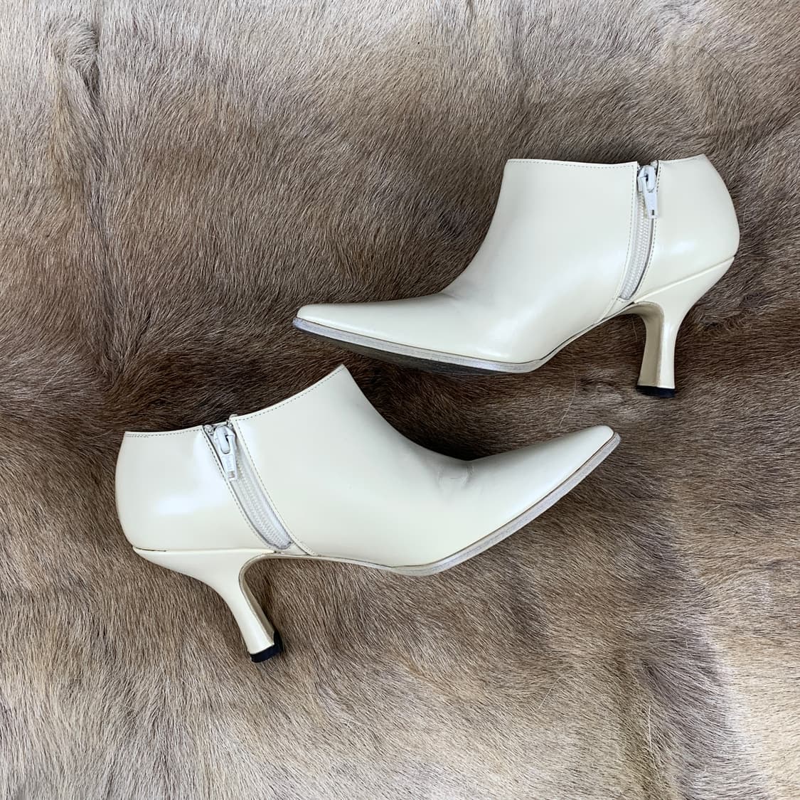 언더커버 22SS 스틸레토 레더 펌프스 힐 상품이미지8