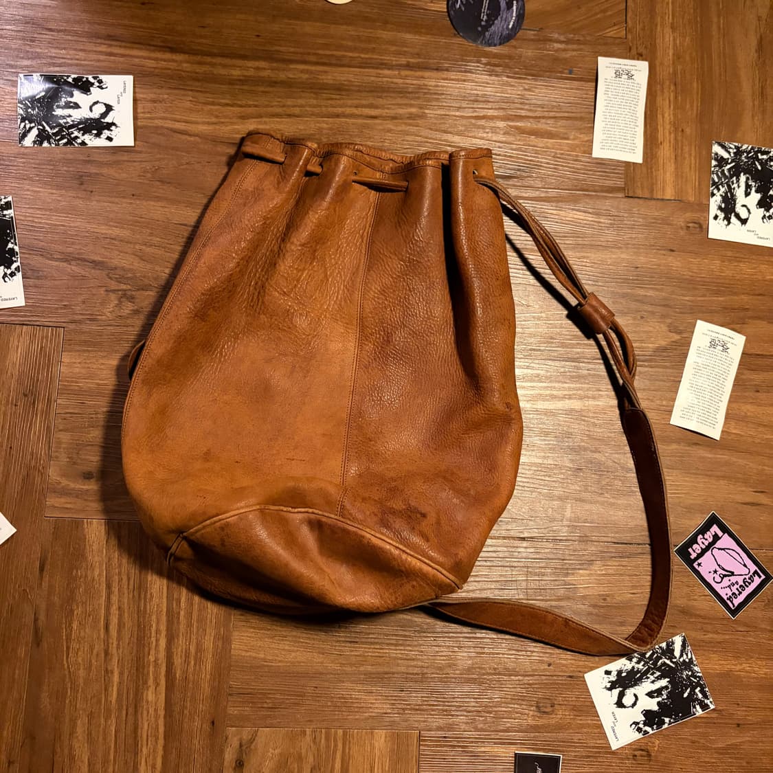 AGED COW LEATHER SLING BAG 상품이미지3