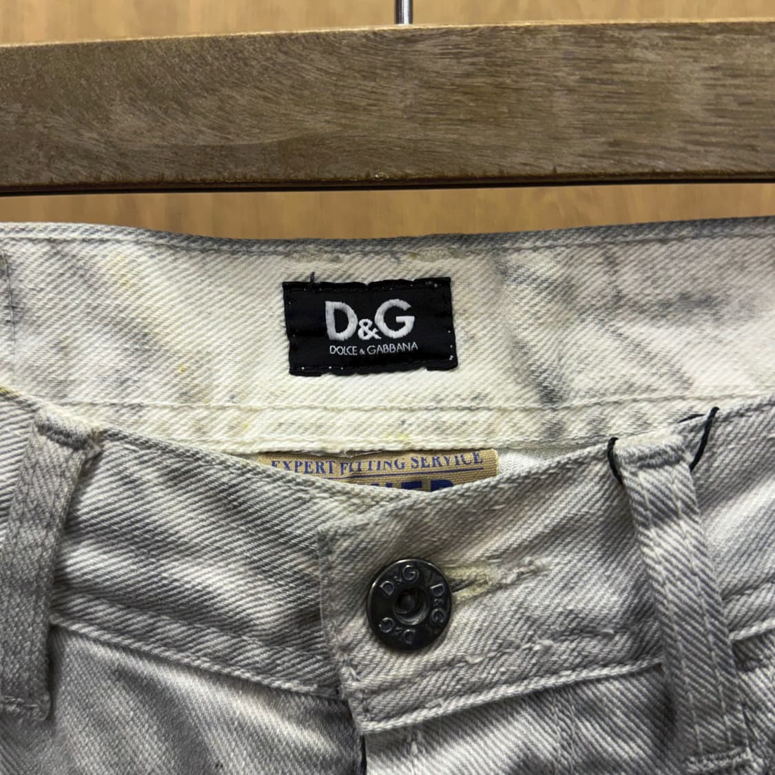 돌체앤가바나 4버튼 플랩포켓 디테일 워싱 데님 팬츠 슬림핏 연그레이 상품이미지7