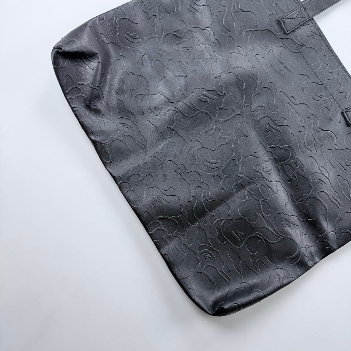 베이프 레더 토트백 상품이미지3