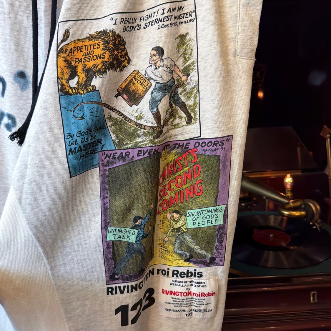 리빙톤 르아 레비스 그래피티 스웻팬츠 상품이미지4