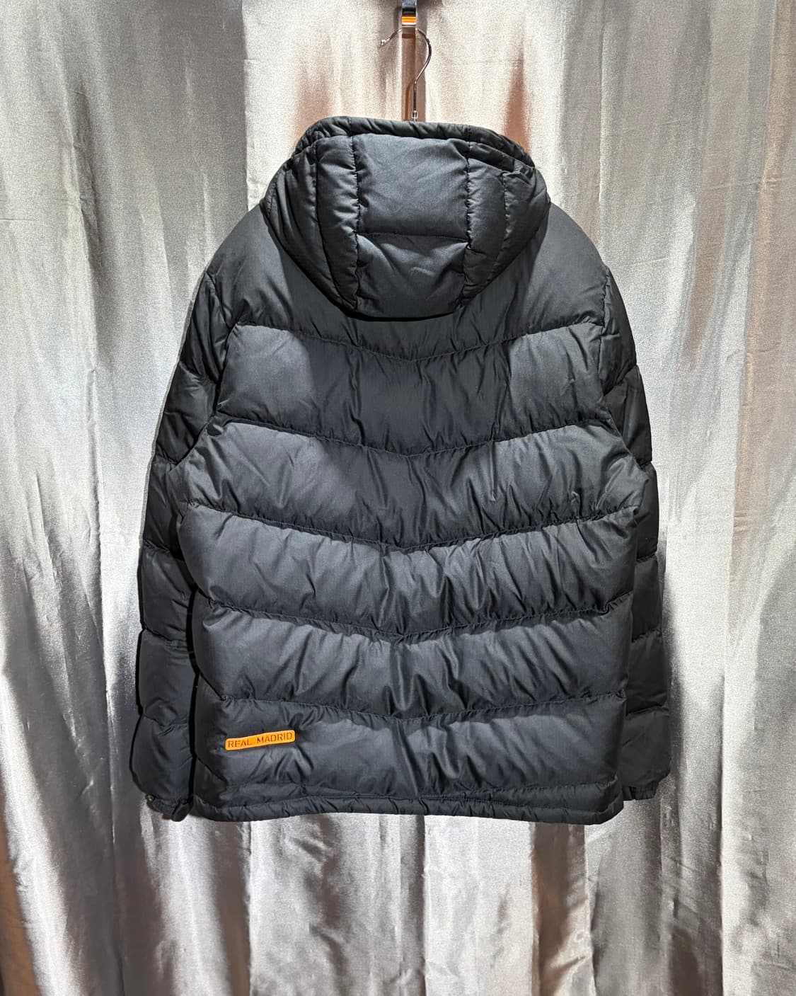 L 아디다스 레알마드리드 삼선로고 블랙 후드 패딩 상품이미지3