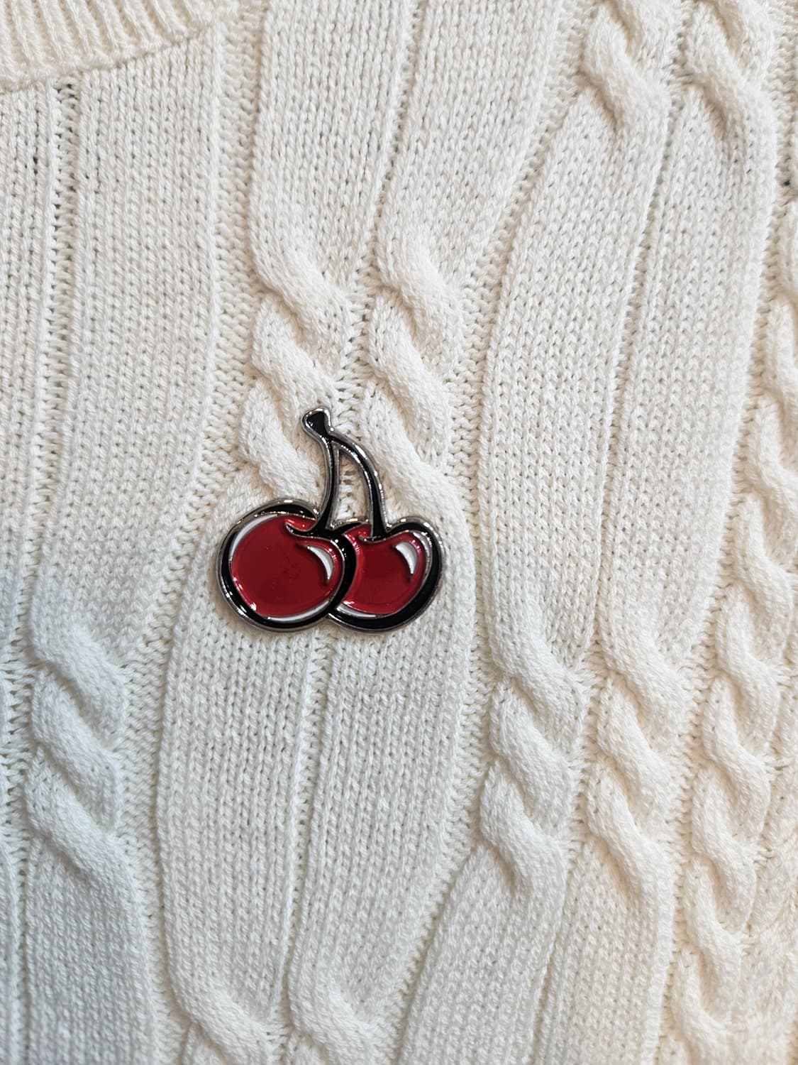 상태최상)키르시 체리 자수 케이블 니트 아이보리 상품이미지3