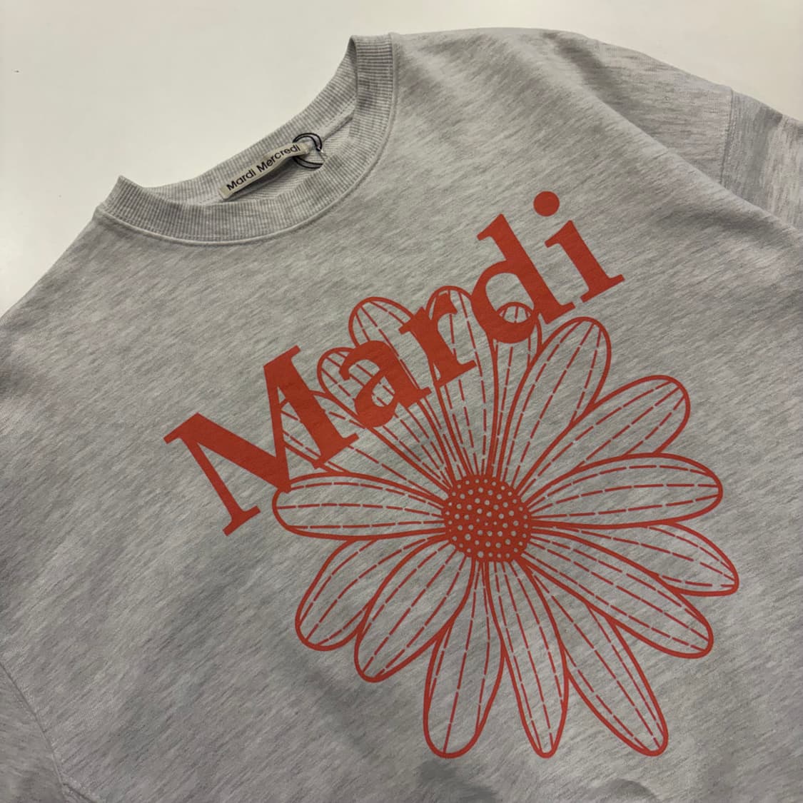 [os] 마르디 메크르디 플라워 맨투맨 그레이 C547 상품이미지3