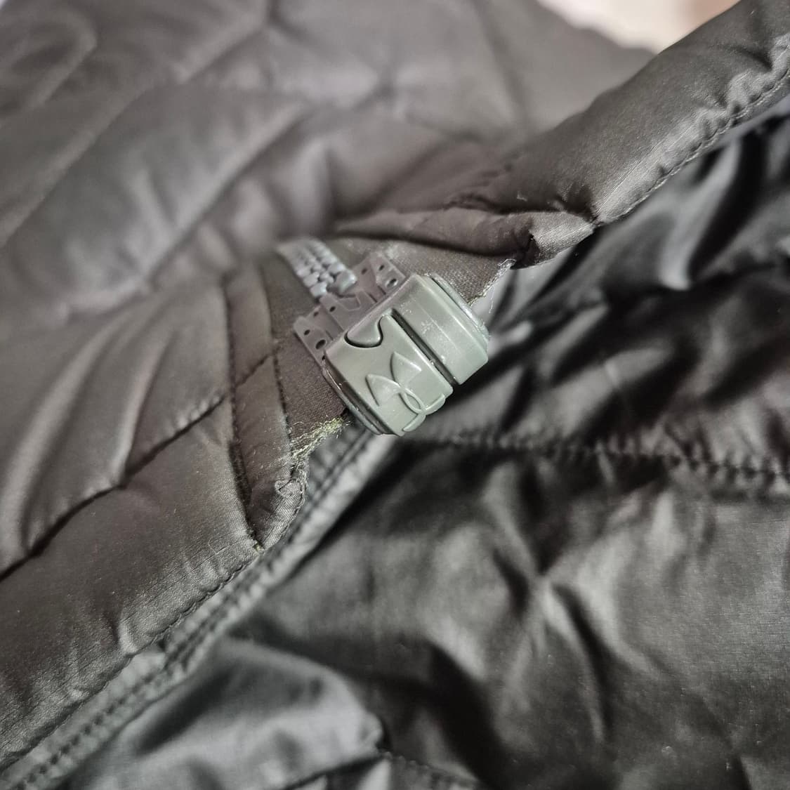 언더아머 콜드기어 리액터 후드 경량 패딩 자켓 SM 새상품 상품이미지5