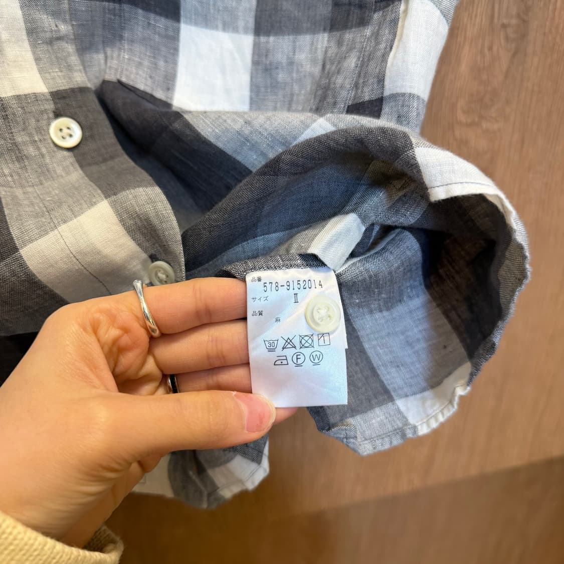 마가렛 호웰 린넨 반팔 셔츠 체크 패턴 디테일 루즈핏 블랙 상품이미지8