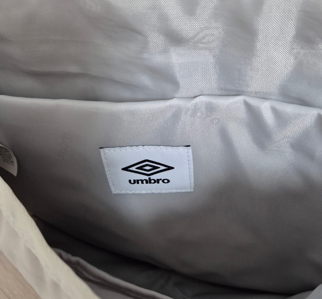 엄브로 코듀라 크로스백 상품이미지5