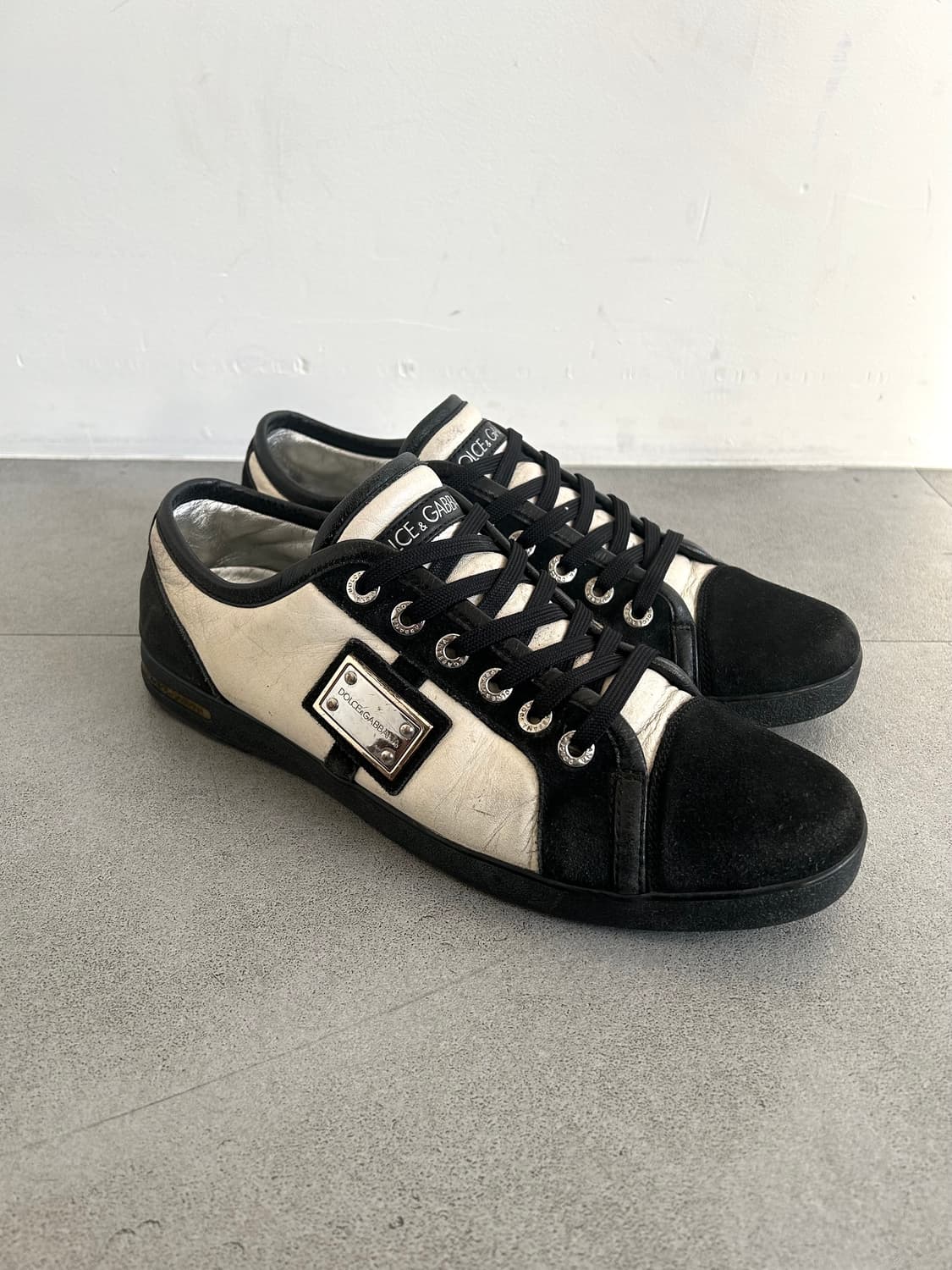 돌체앤가바나 메탈 로고 레더 스니커즈 상품이미지3