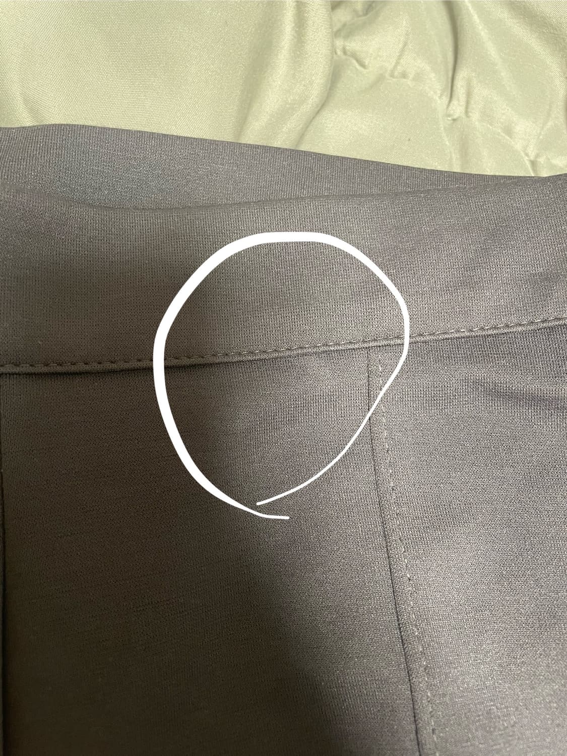 오호스 랩 오버 턱 팬츠 차콜 판매 상품이미지3