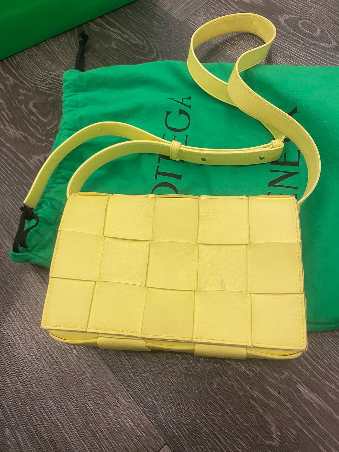 보테가 베네타 카세트백 레몬셔벗 스몰 상품이미지9