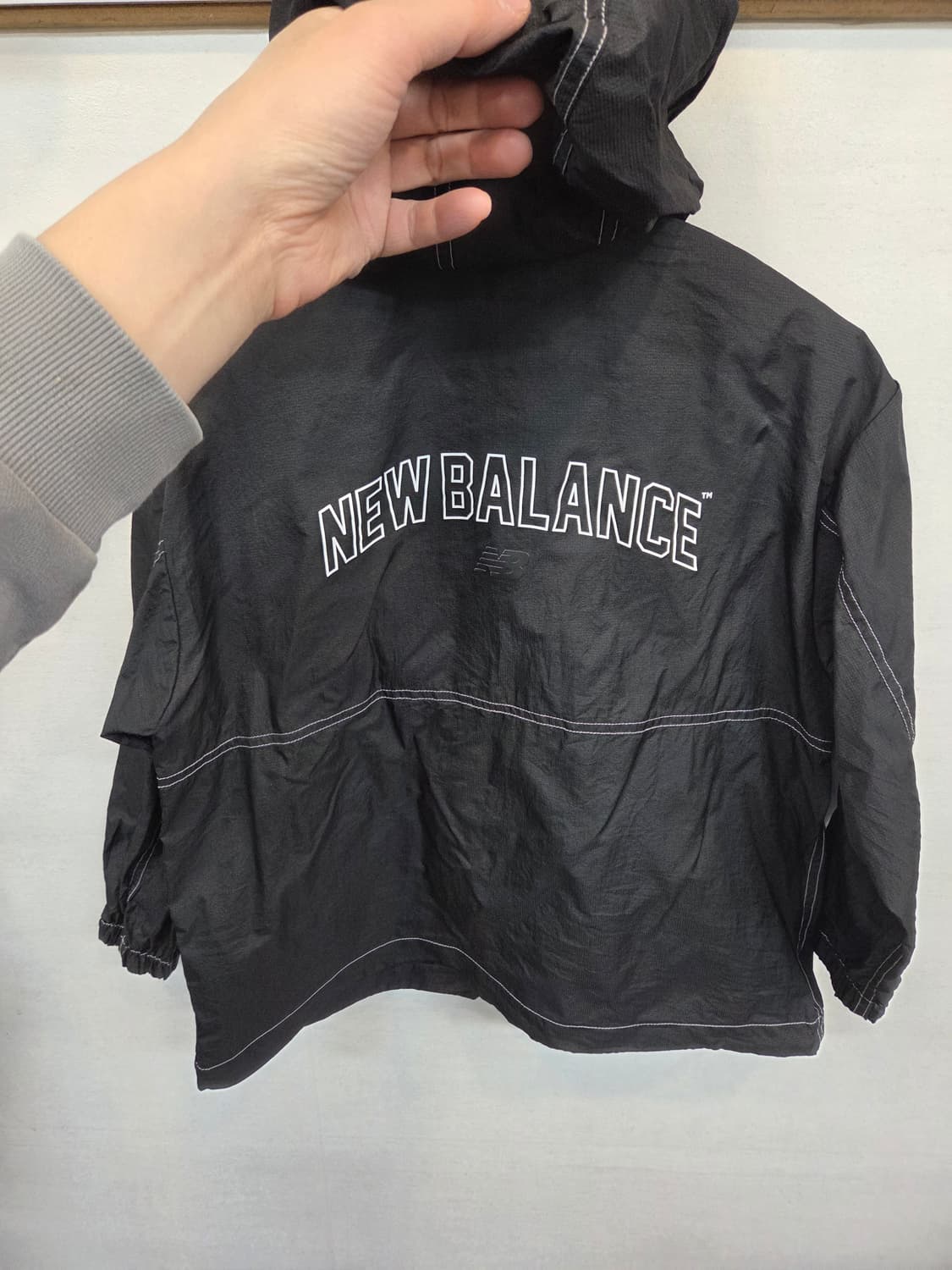 뉴발란스 키즈 주니어 백로고 스티치 초경량 우븐자켓 L 상품이미지3