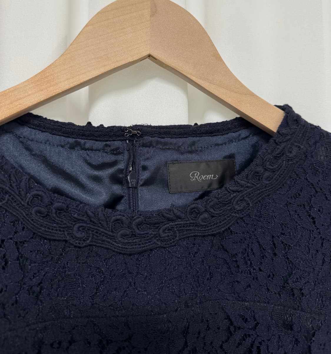 로엠 ROEM 레이스 원피스 네이비 상품이미지8