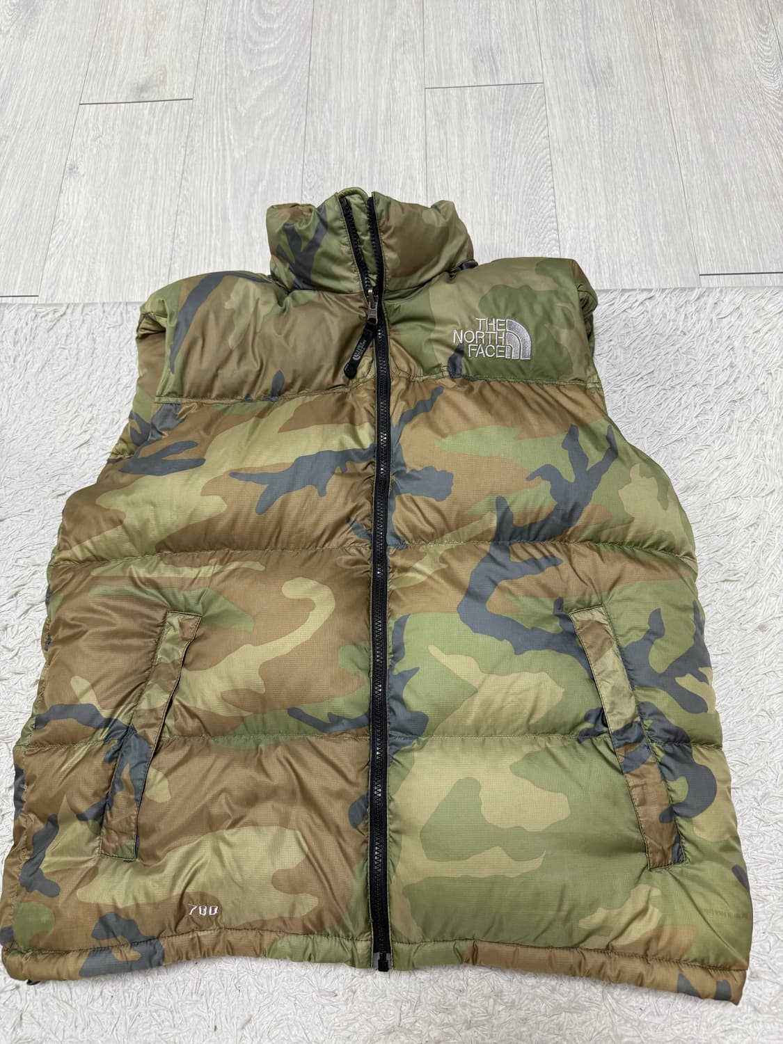 (L)노스페이스 중앙로고 센터로고 패딩 조끼 카모 상품이미지2