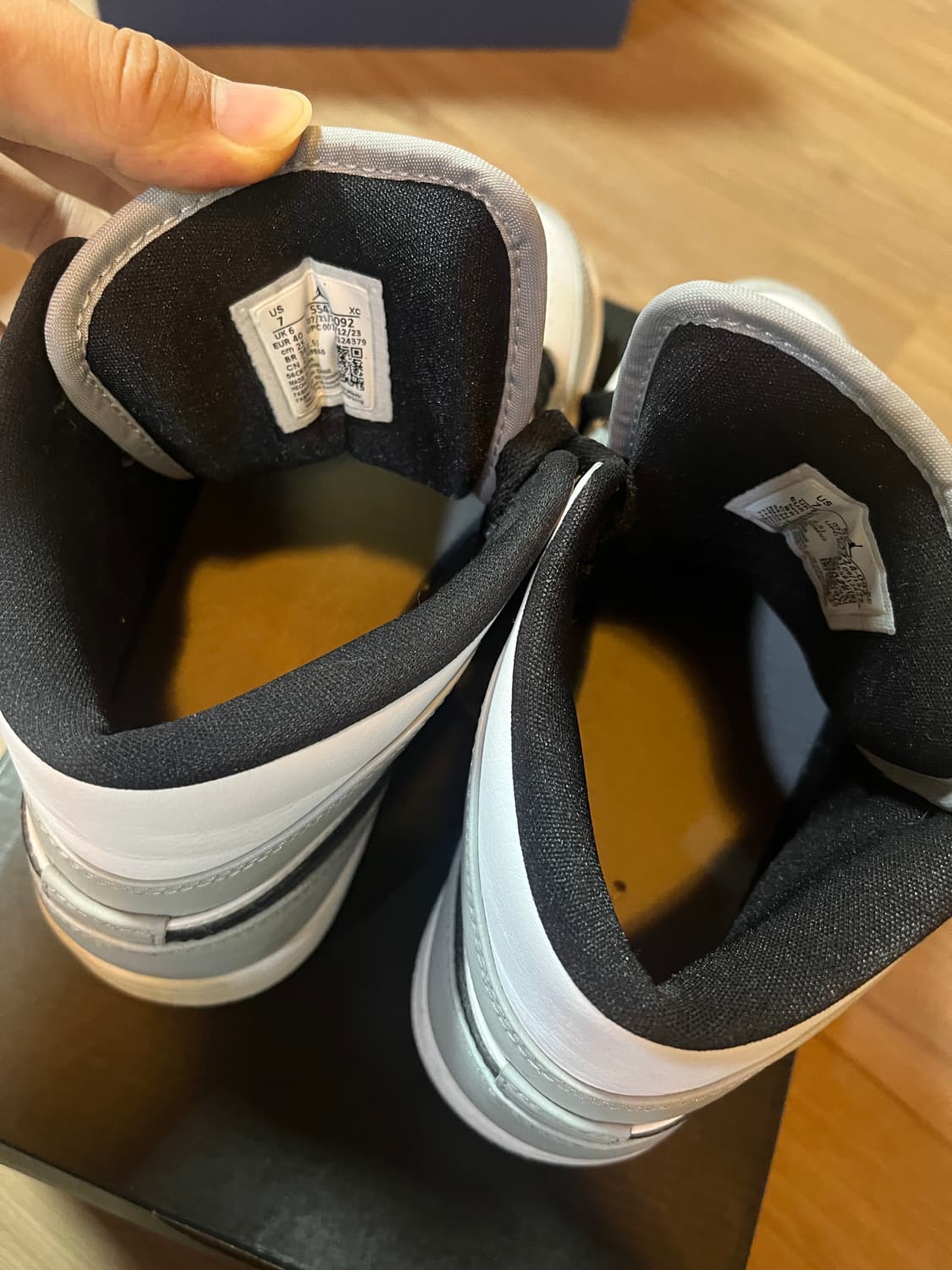 나이키 에어 조던 1 미드 라이트 스모크 그레이 250mm 상품이미지4