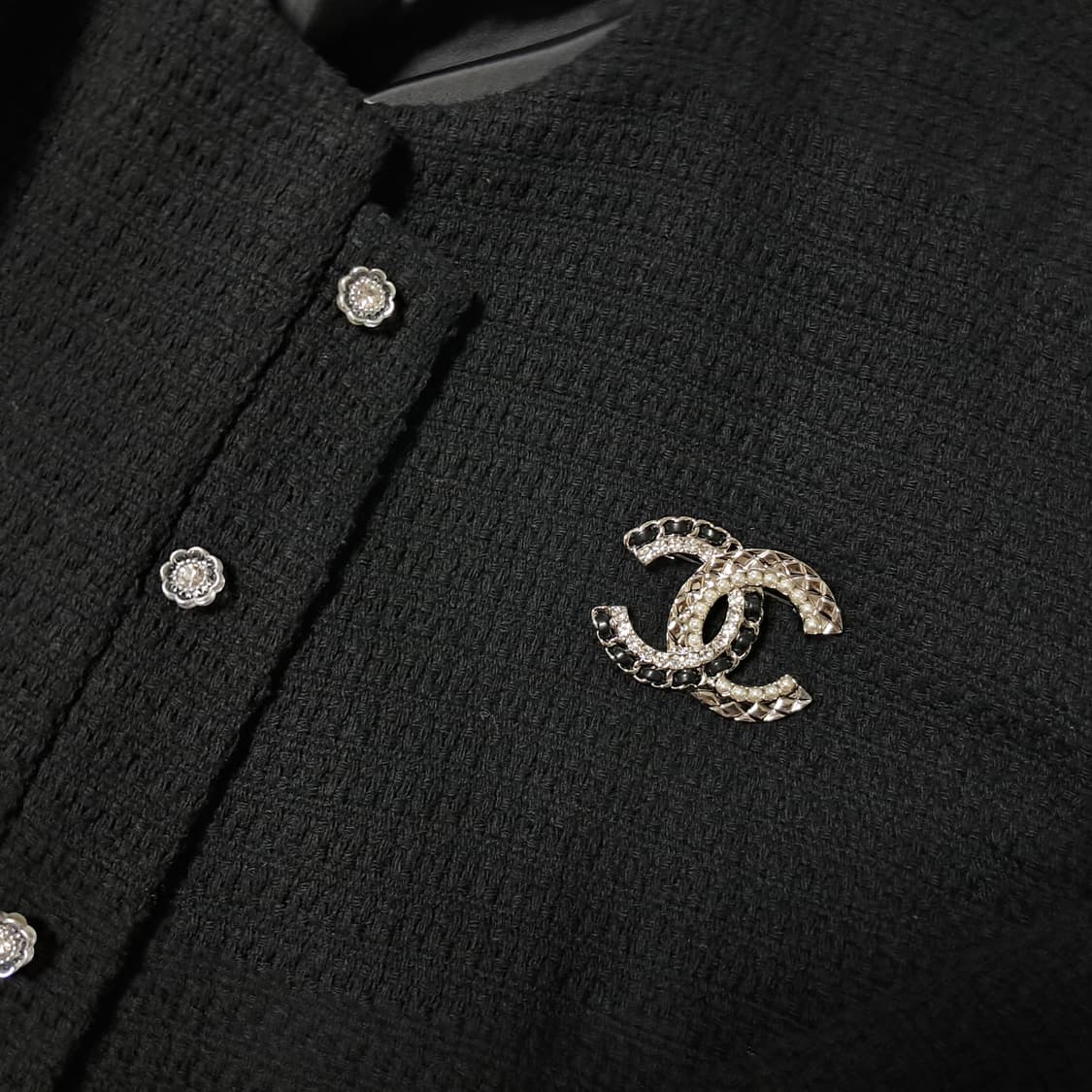 샤넬 브로치 실버 블랙 레더 빈티지 펜던트 상품이미지4