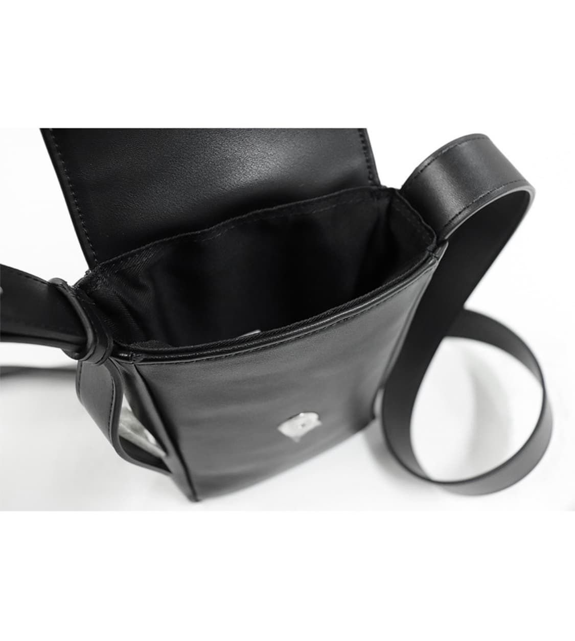 OY 오와이 엠보 로고 레더 미니 크로스백 가방 블랙 상품이미지2