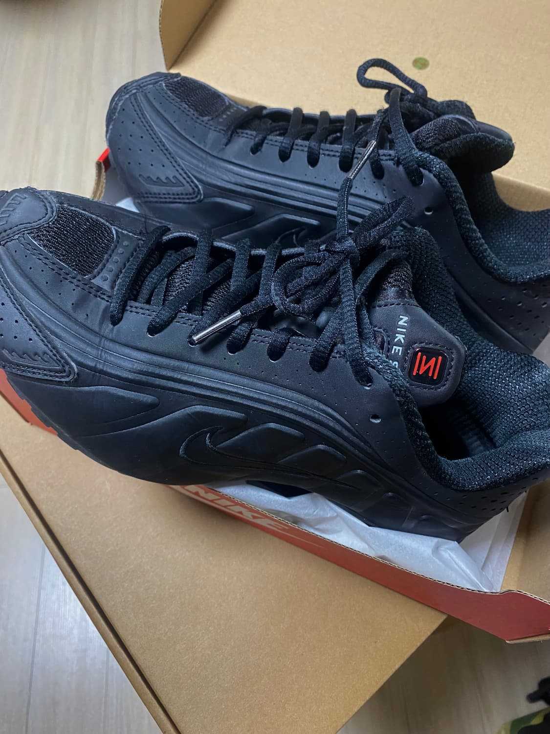 샥스 R4 W 245 검정 상품이미지1