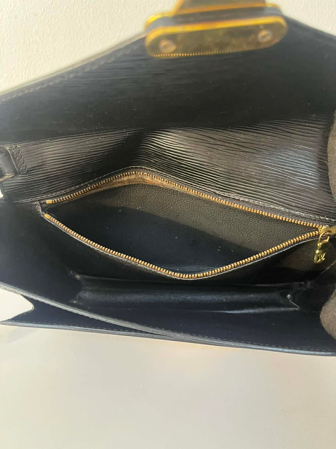 루이비통 정품 에삐 가죽 클러치백 상품이미지6