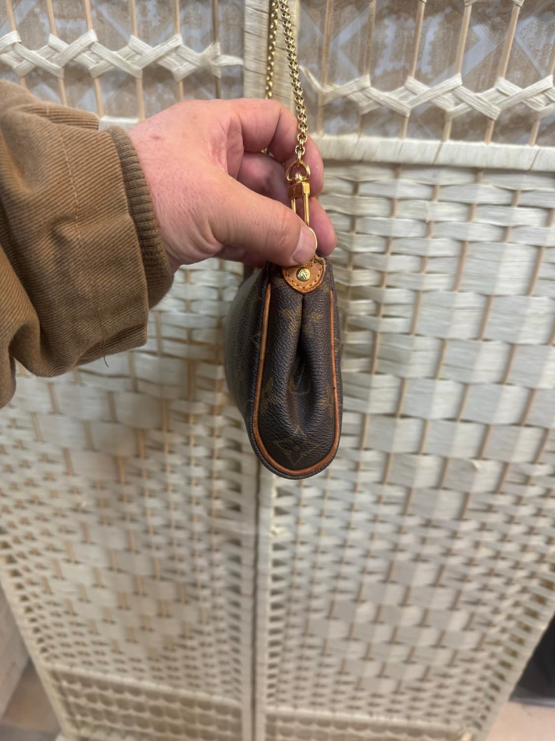 정품 루이비통 에바 클러치 팝니다 상품이미지5