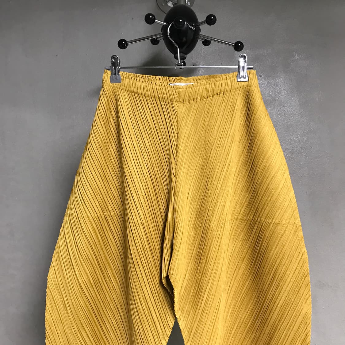 이세이 미야케 플리츠 플리즈 팬츠 옐로 3(W) 상품이미지2