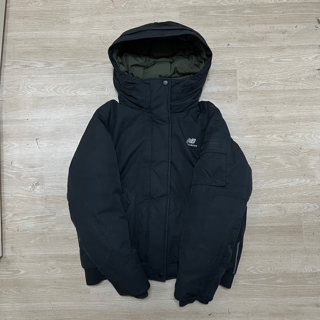 뉴발란스 여성 덕다운 스탠드넥 보머 패딩 점퍼 [블랙] L/95 상품이미지1