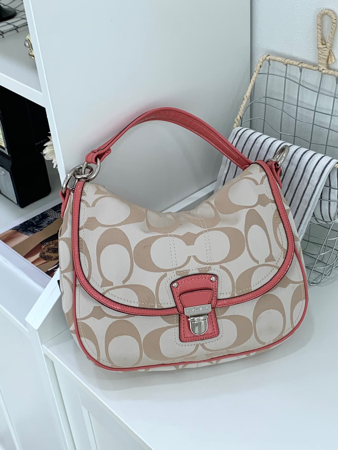 💗 Coach 히메갸루 핑크 아이보리 버클 숄더백 상품이미지1