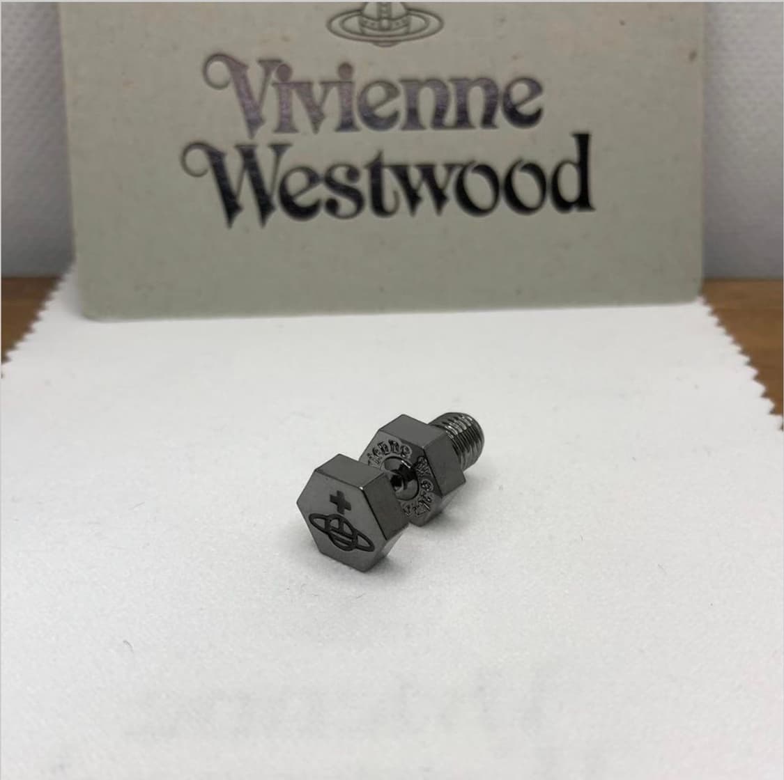 비비안웨스트우드 아카이브 orb 각인 그레이실버 못 귀걸이 상품이미지1