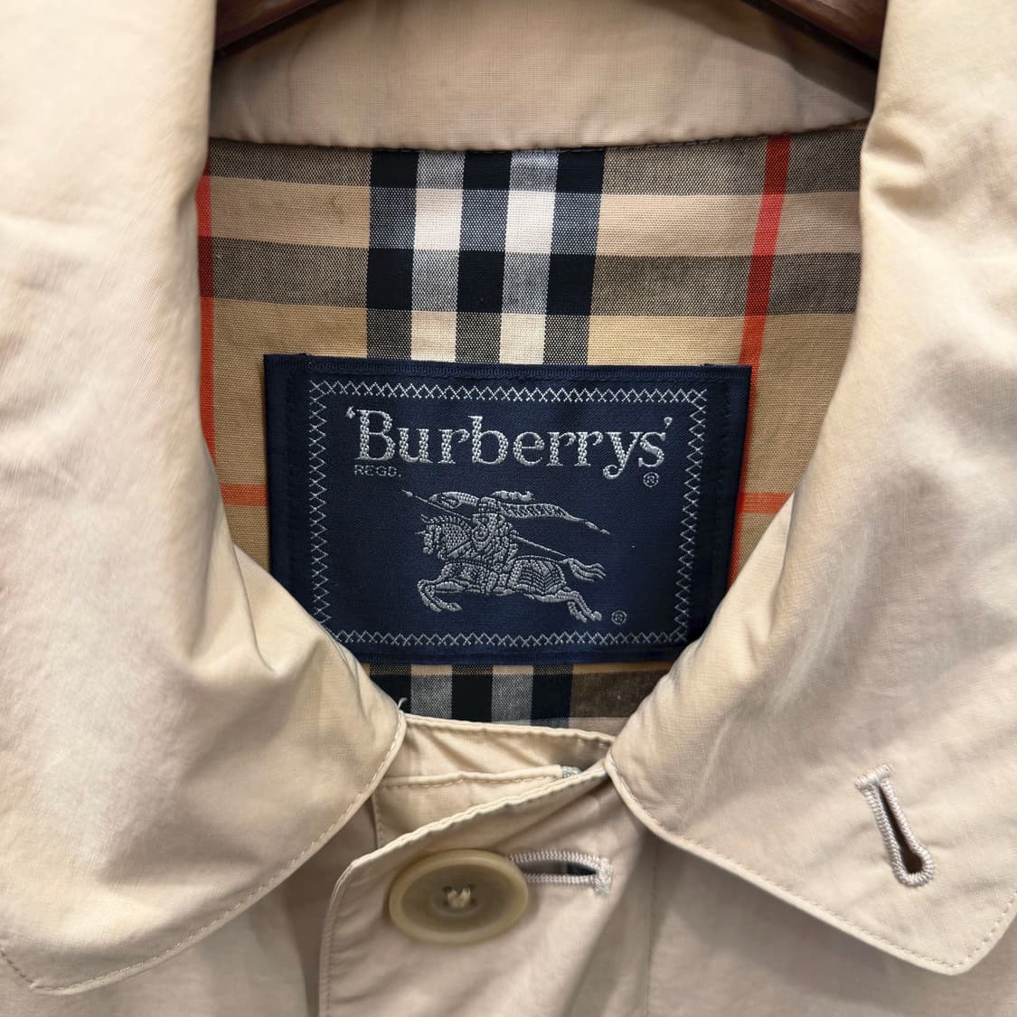 버버리 싱글 코트 드로우 스트링 플랩 포켓 체크 안감 레귤러핏 베이지 상품이미지5