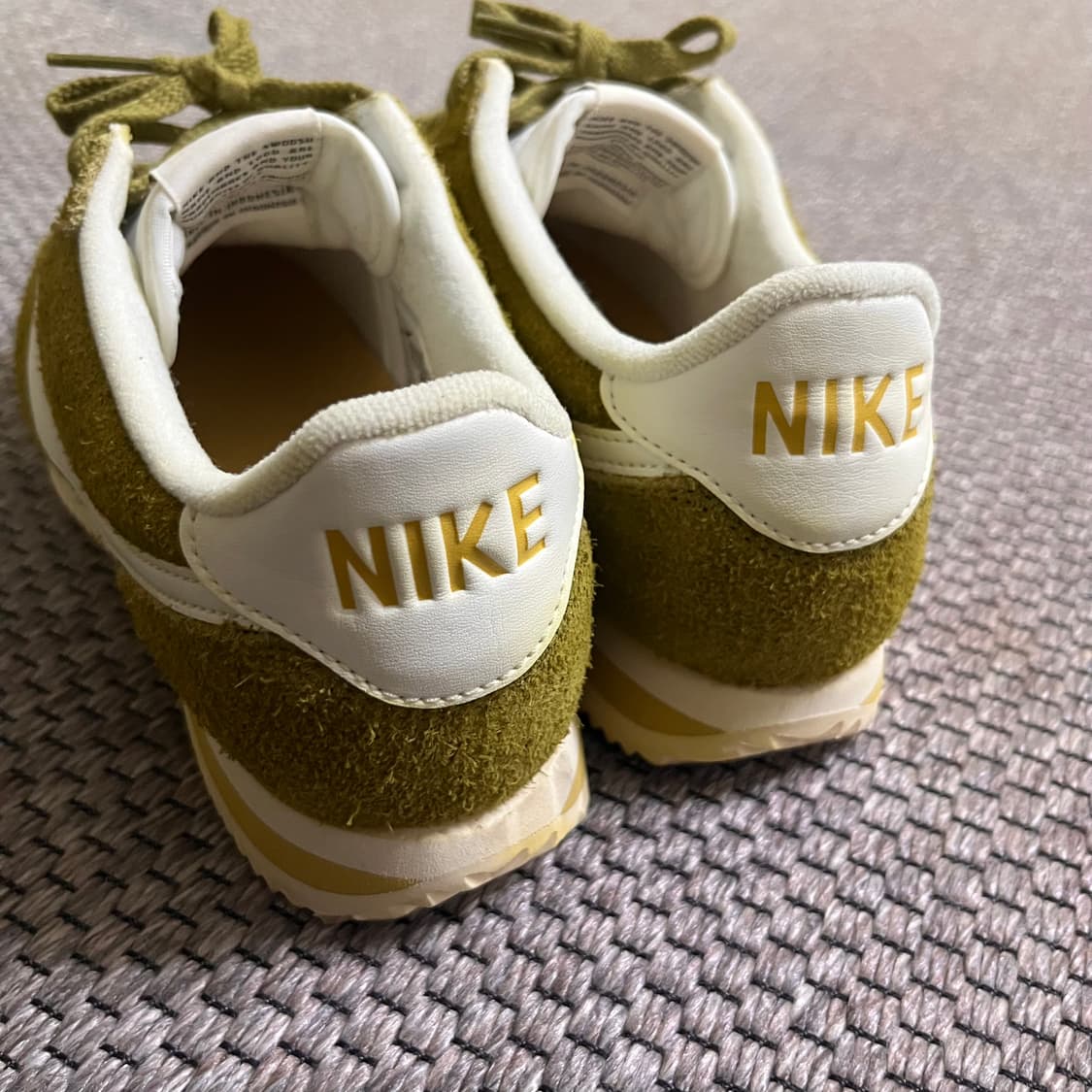 나이키 코르테즈 SE 스웨이드 인피니트 골드 상품이미지4