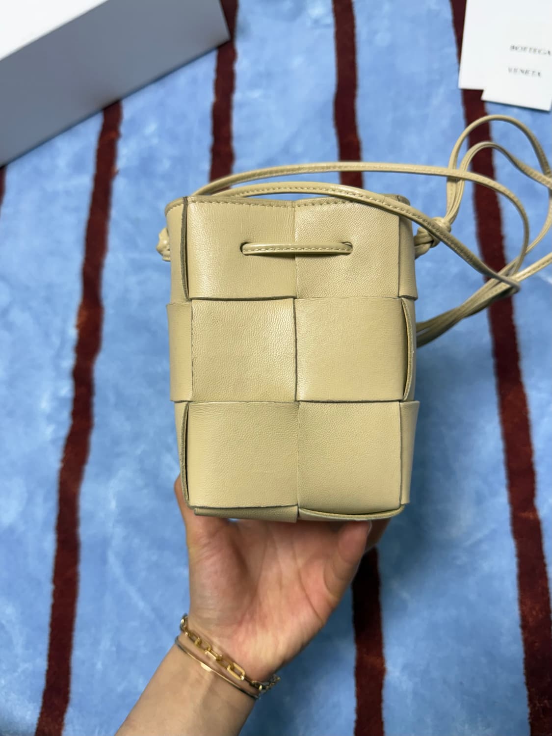 결제영수증첨부) 보테가 베네타 미니백 크로스백 정품 시세 150만원 상품이미지5