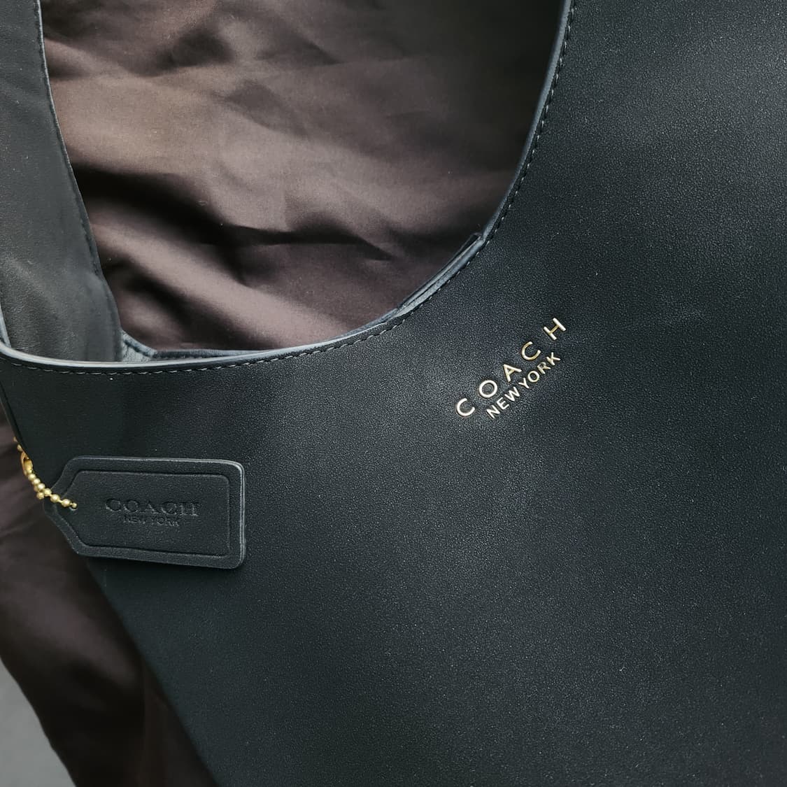 코치 브루클린 숄더백 [스웨이드 블랙] 상품이미지4