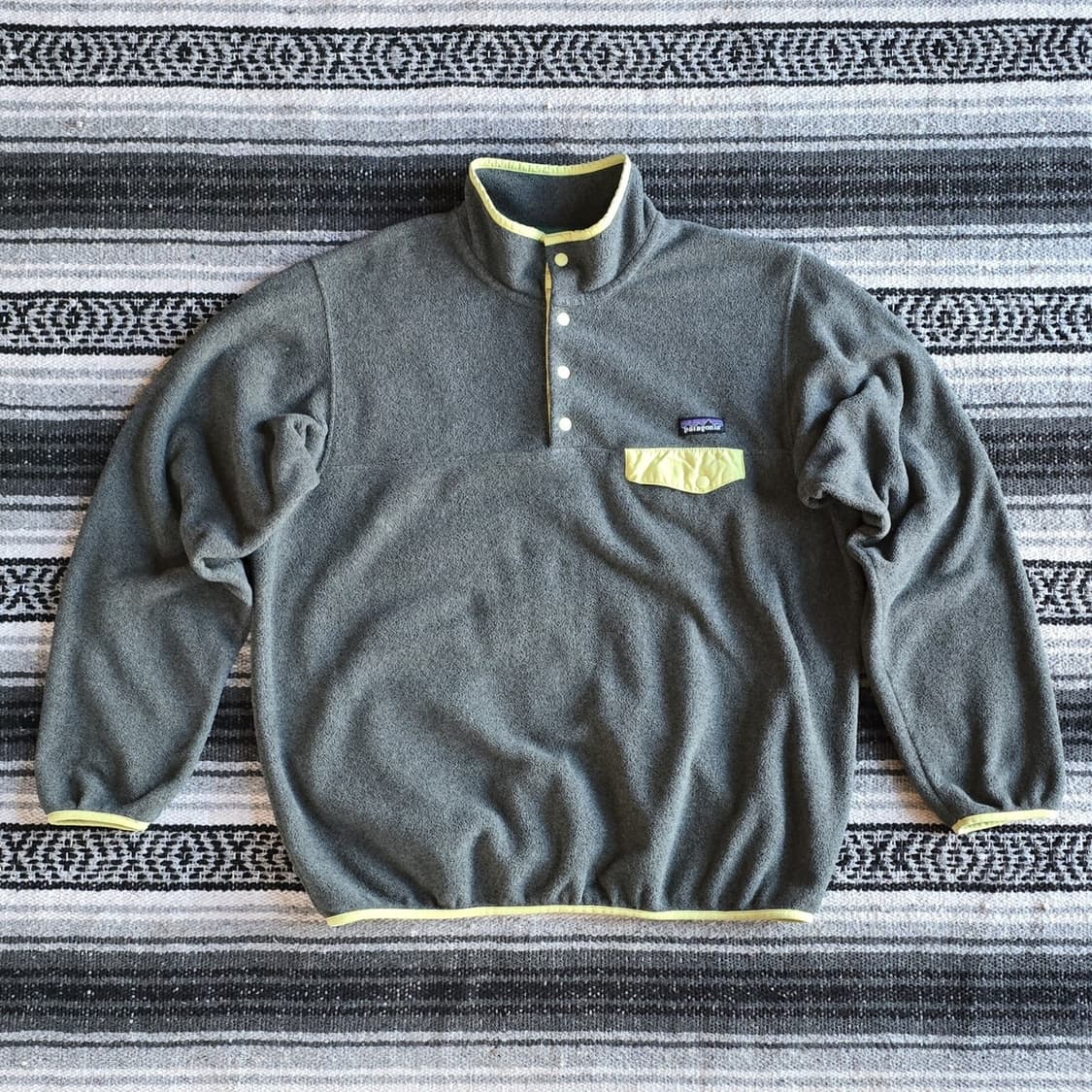10s 파타고니아 신칠라 스냅-T 그레이/옐로우 상품이미지1