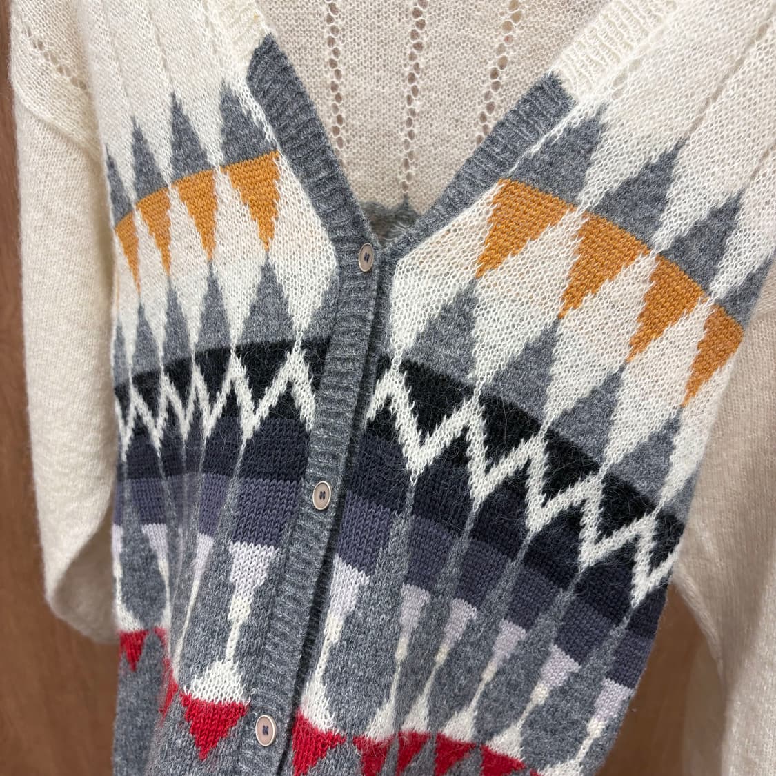 JPN 브이넥 긴팔 니트 가디건 기하학 패턴 버튼 디테일 아이보리 그레이 상품이미지6