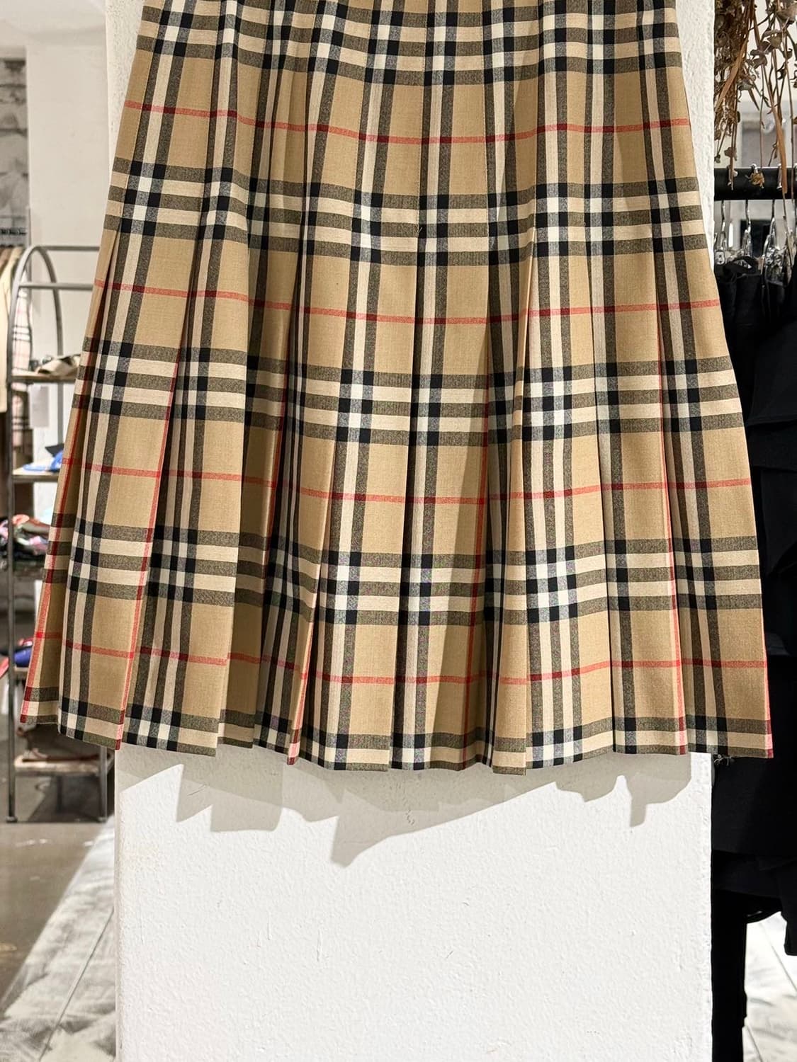 버버리 베이지 노바체크 플리츠 미디스커트 상품이미지3