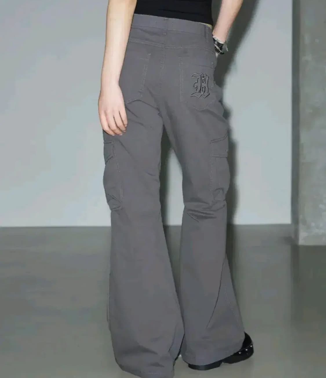 헬레네파리스 피그먼트 부츠컷 카고 팬츠 스모크 그레이 상품이미지1