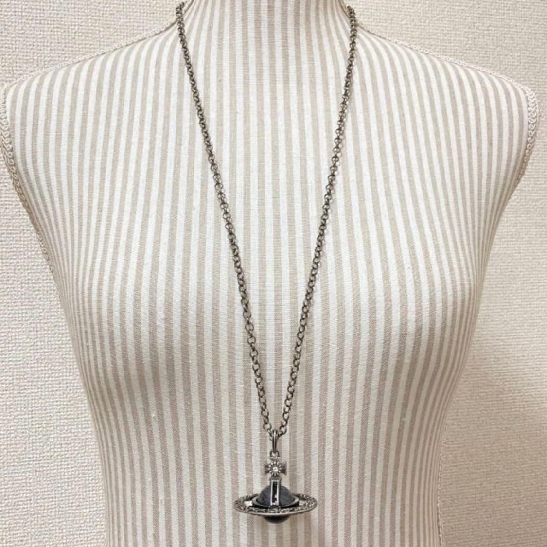 비비안웨스트우드 아카이브 그레이 크리스탈 3d orb팬던트 목걸이 상품이미지4