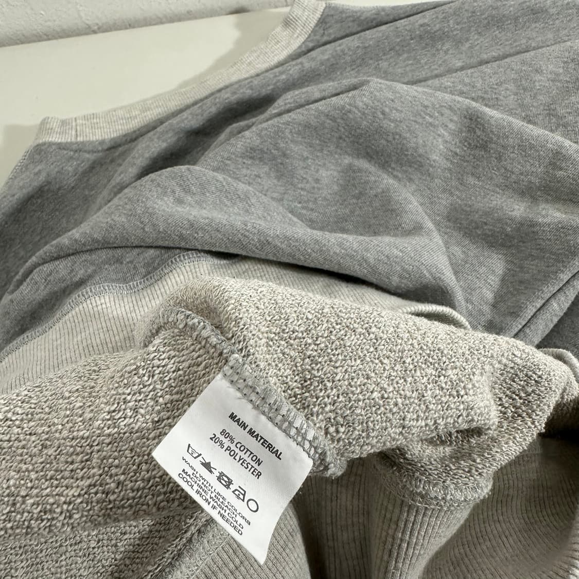 XL 곤니치와봉쥬르 그레이 오버핏 엘보우패치 코튼 맨투맨 상품이미지5