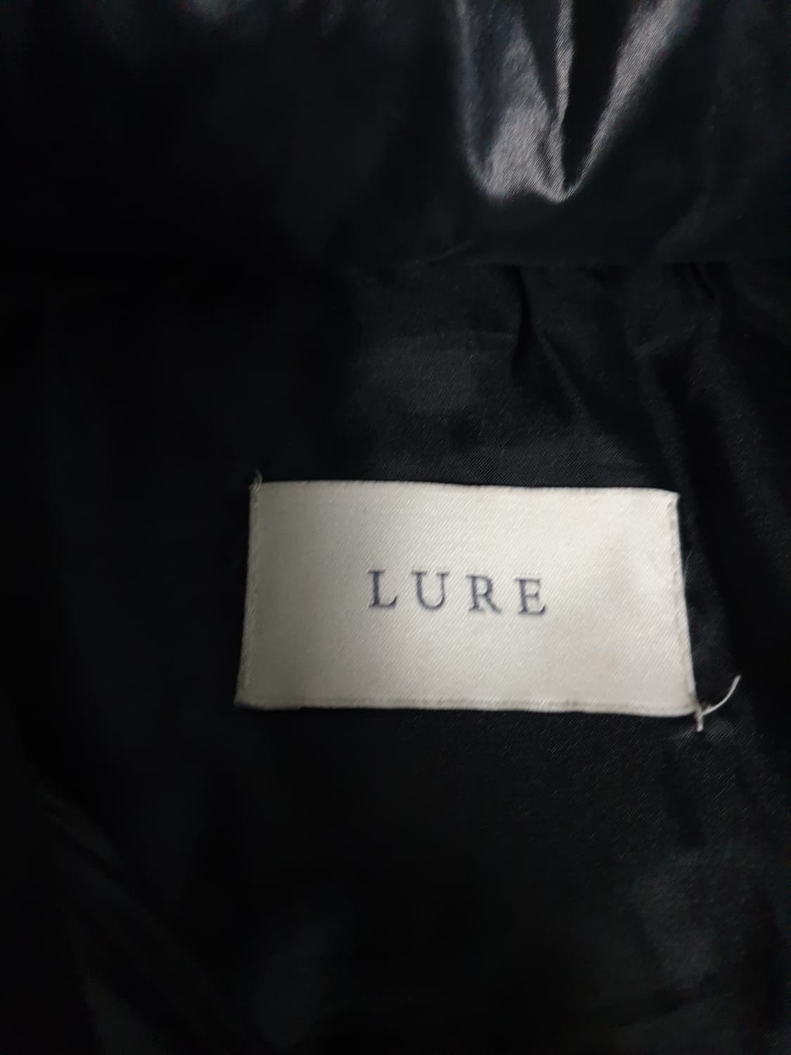 LURE 덕다운 나일론 유광 숏패딩 블랙 (F) 상품이미지3