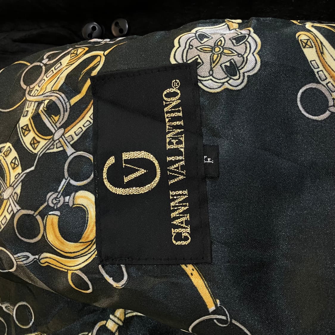 지아니 발렌티노 금장 블랙 스웨이드 퀄팅 자켓 상품이미지2