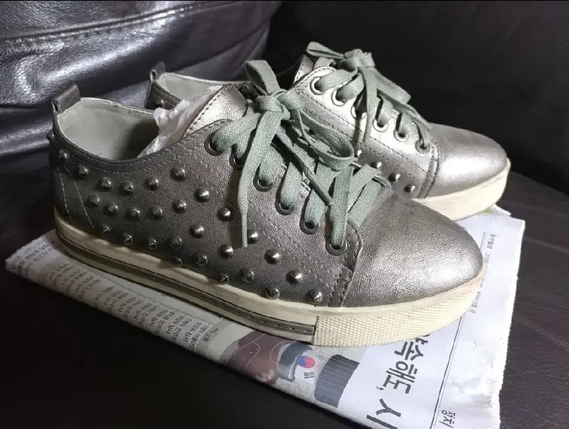 스터드 장식 징 스니커즈 운동화 235 상품이미지1