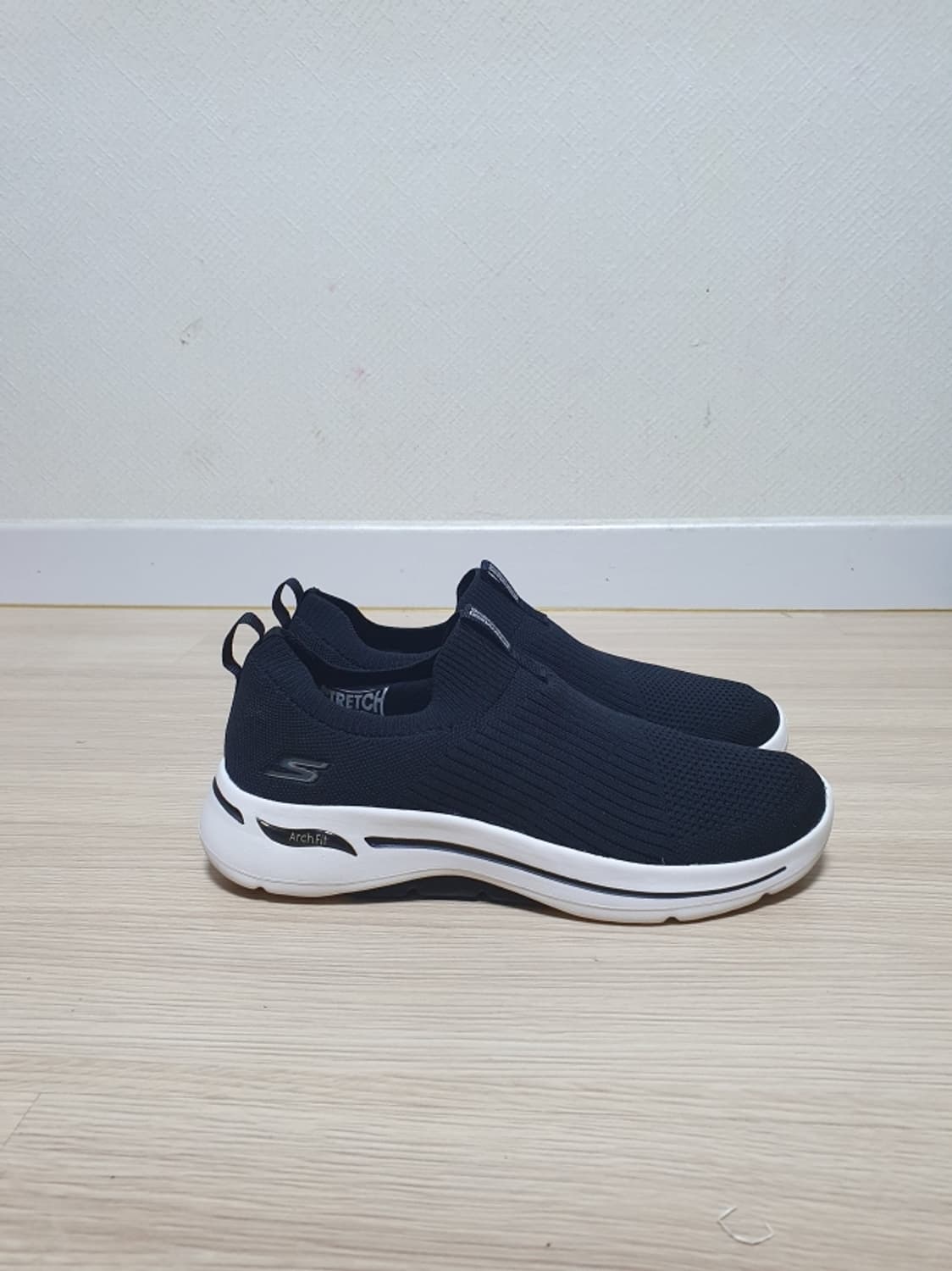 스케쳐스 아치핏 슬립온 255 상품이미지1