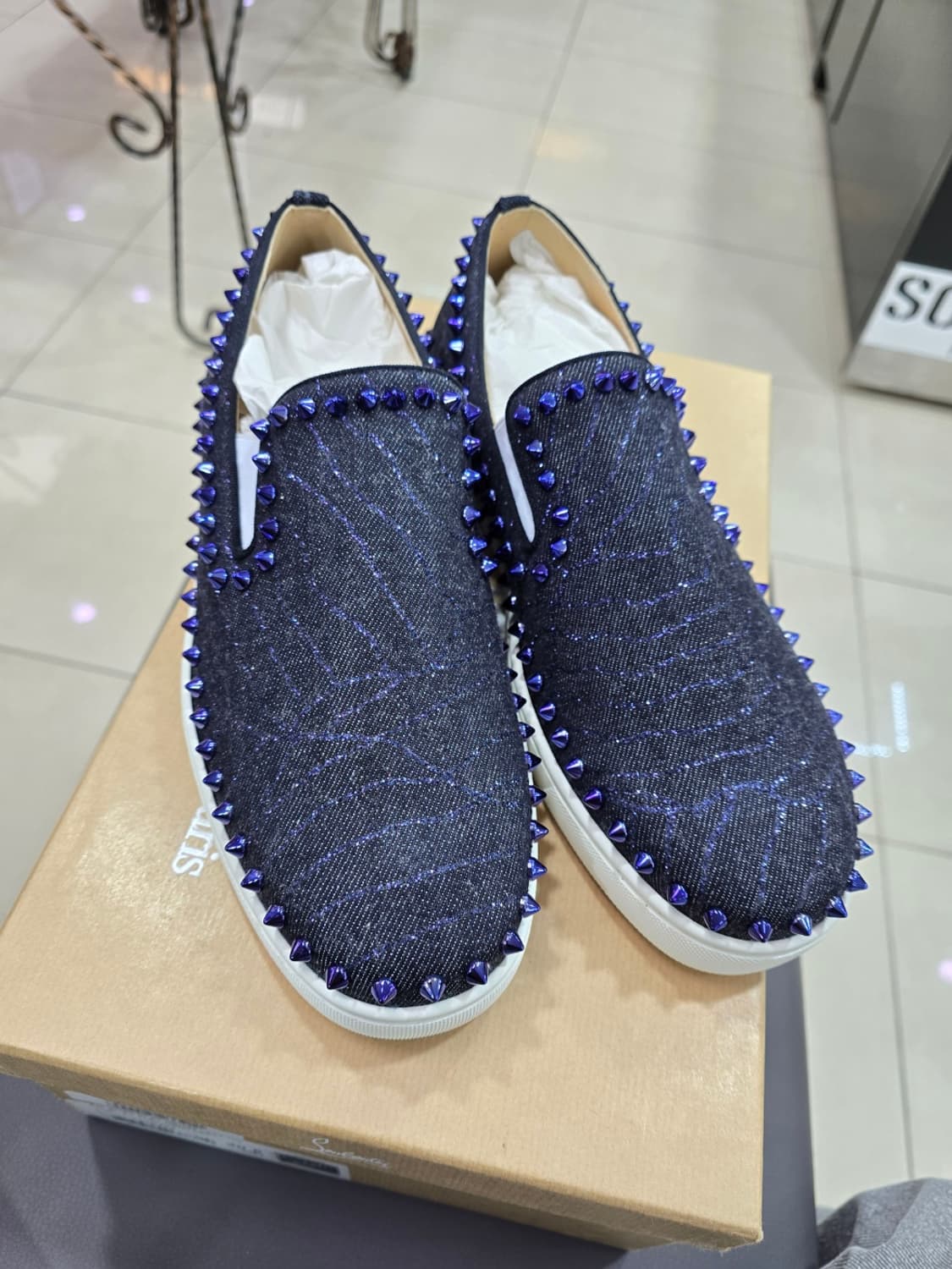 [새상품] 크리스찬 루부탱 남자 스니커즈 픽보트 스파이크 상품이미지2