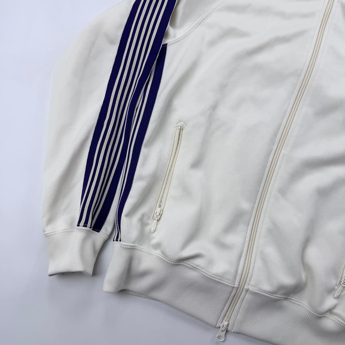 니들스 트랙 자켓 아이스화이트 퍼플라인 상품이미지3