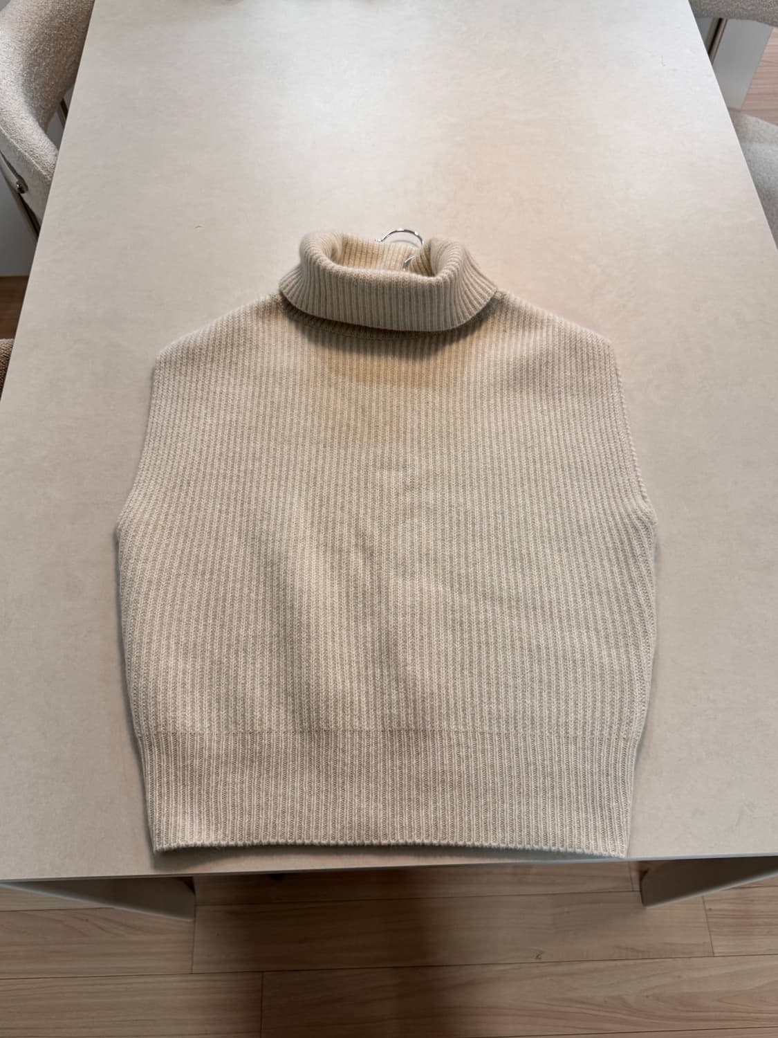 쏘이르 라쿤 캐시미어 터틀넥 니트 아이보리 상품이미지3